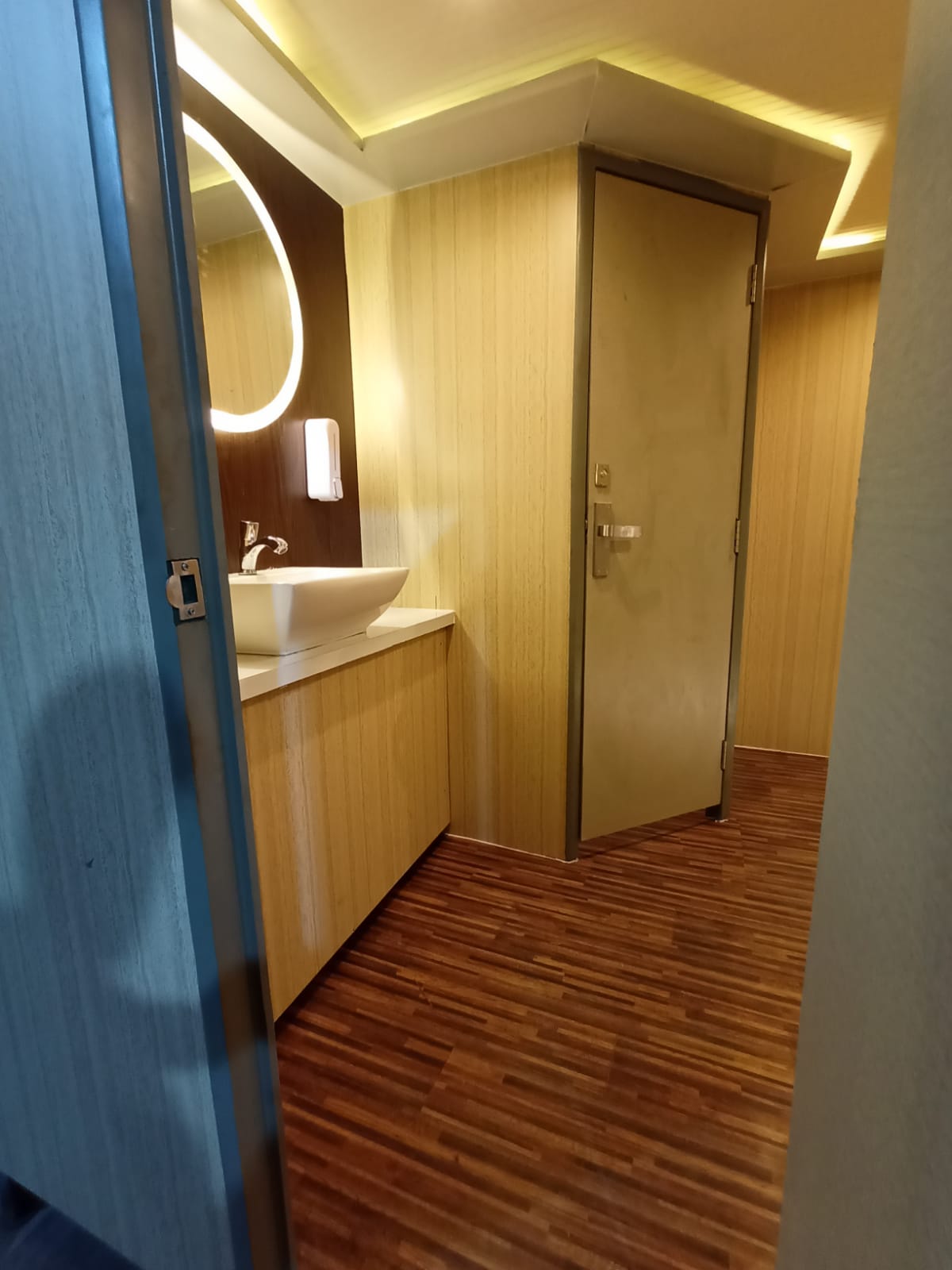 Container Toilet